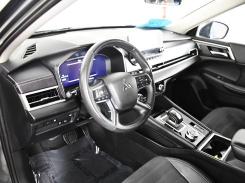 Used 2025 Mitsubishi Outlander SE AWD/4WD image 36