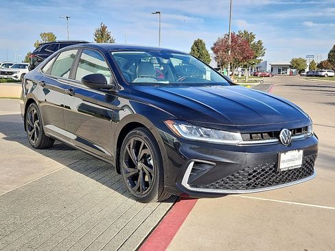 New 2026 Volkswagen Jetta SE image 4