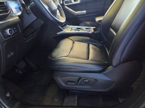 Used 2021 Ford Explorer XLT w/ Equipment Group 202A AWD/4WD image 18
