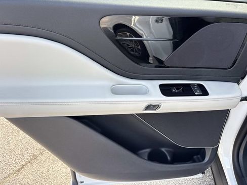 New 2026 Lincoln Aviator AWD w/ Jet Appearance Package image 19