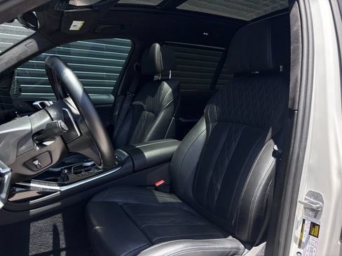 Used 2025 BMW X7 M60i AWD/4WD image 5