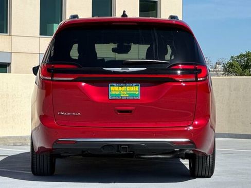 New 2026 Chrysler Pacifica Pinnacle image 5