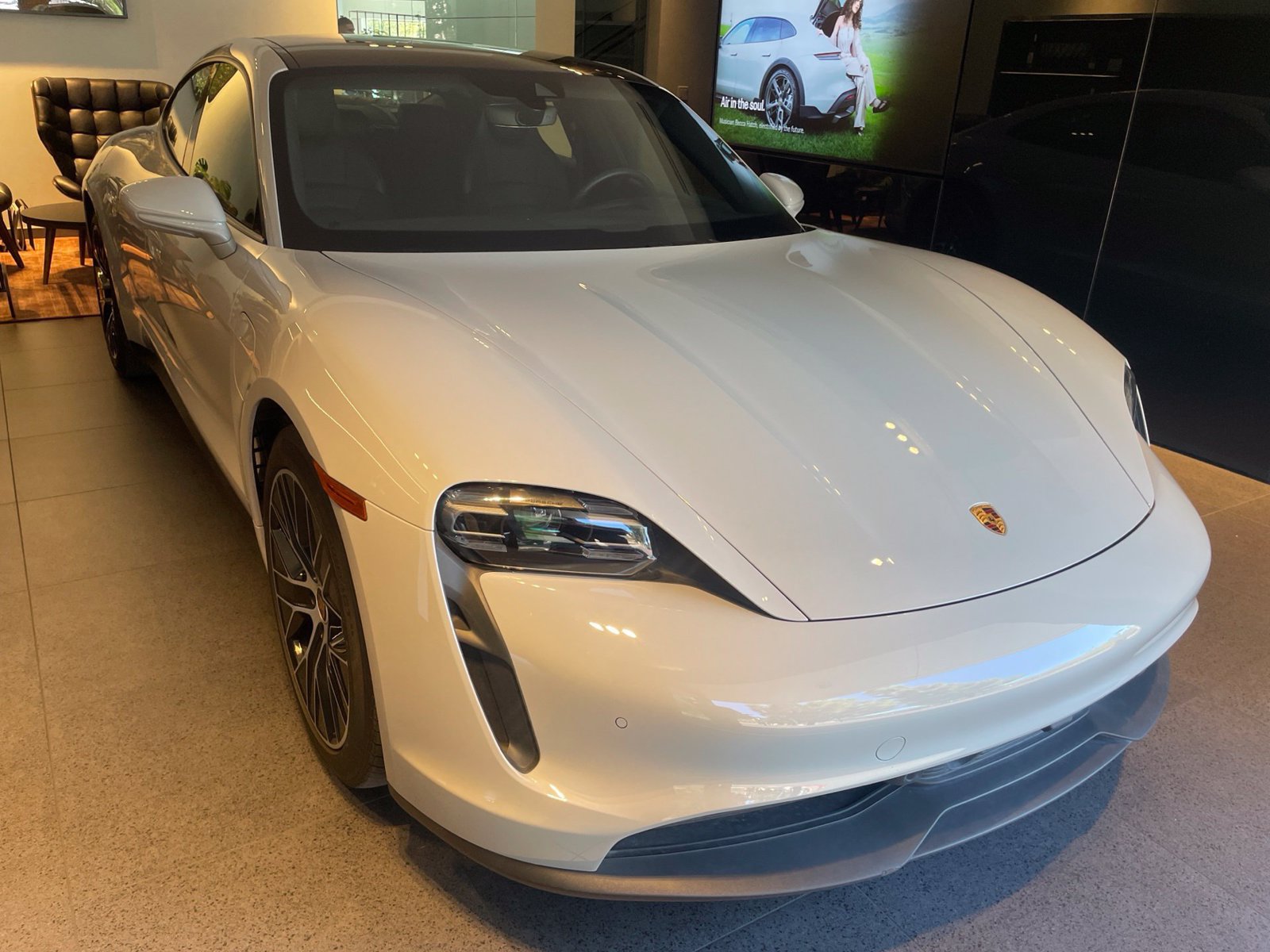 Certified 2024 Porsche Taycan w/ Premium Package RWD image 3