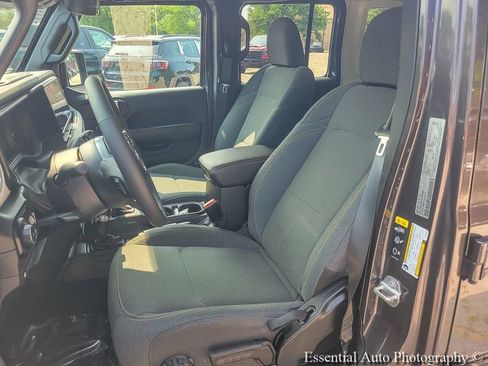 Certified 2025 Jeep Wrangler Unlimited Sahara AWD/4WD image 11