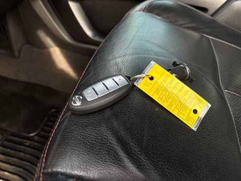 Used 2021 Nissan Titan PRO-4X w/ Pro-4x Convenience Package image 32