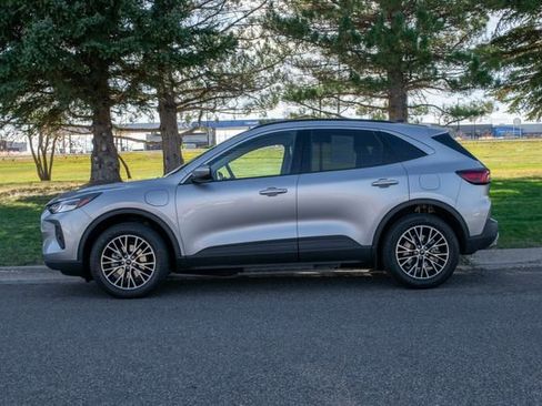 Used 2023 Ford Escape SE image 4