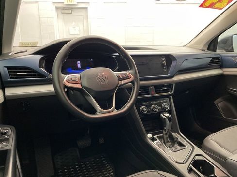 Used 2024 Volkswagen Taos SE image 11