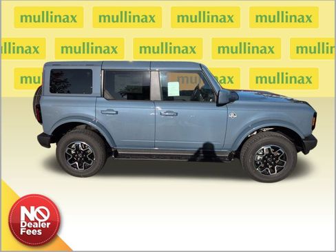 New 2025 Ford Bronco Outer Banks image 2