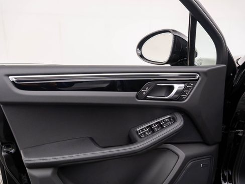 Certified 2026 Porsche Macan AWD/4WD image 14