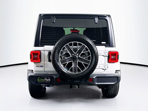 Used 2023 Jeep Wrangler Unlimited Sahara w/ Cold Weather Group AWD/4WD image 7