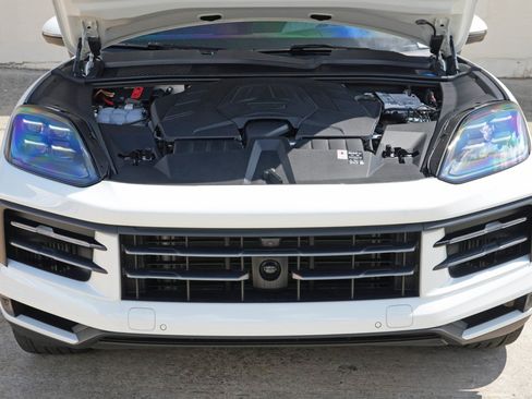 Used 2025 Porsche Cayenne w/ Premium Package Plus AWD/4WD image 8