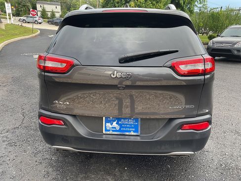 Used 2017 Jeep Cherokee Limited image 6