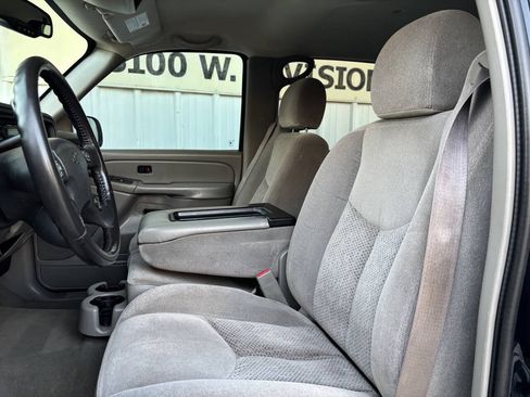 Used 2006 Chevrolet Avalanche Z66 w/ Preferred Equipment Group RWD image 9