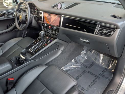 Certified 2026 Porsche Macan image 27