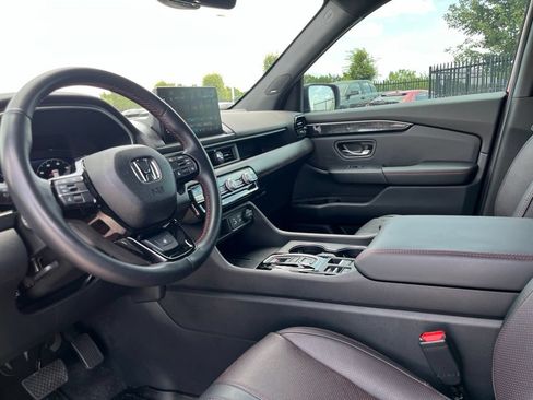 Used 2025 Honda Pilot Black Edition image 10