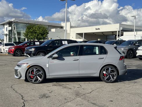 New 2026 Volkswagen GTI SE image 2