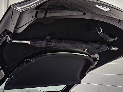 Used 2025 Aston Martin V8 Vantage Coupe image 40