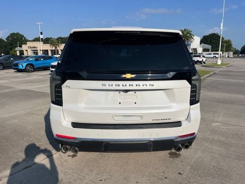 Used 2025 Chevrolet Suburban Premier RWD image 5