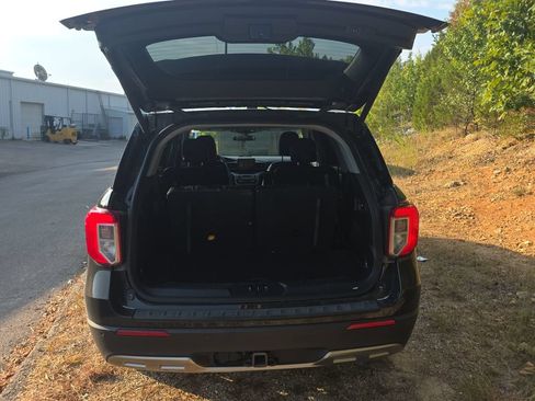 Used 2023 Ford Explorer XLT w/ Equipment Group 202A AWD/4WD image 15