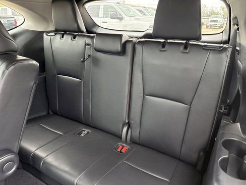 Used 2024 Toyota Highlander XLE AWD/4WD image 6