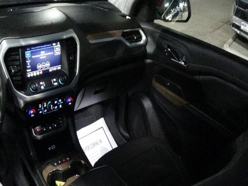 Used 2023 GMC Acadia SLE image 14