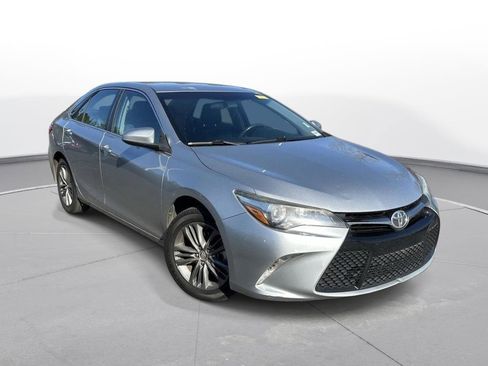 Used 2016 Toyota Camry SE image 4