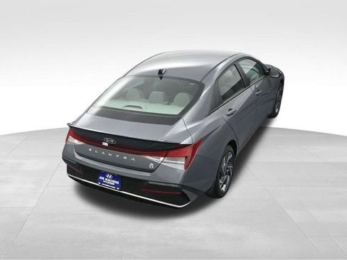 Used 2025 Hyundai Elantra Sport FWD image 28