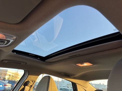 Used 2025 Hyundai Elantra SEL image 31