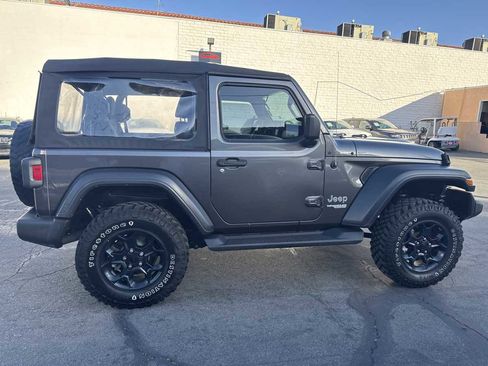 Used 2018 Jeep Wrangler Sport image 6