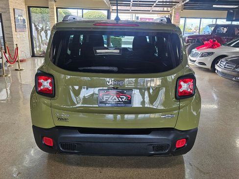 Used 2015 Jeep Renegade Latitude w/ Popular Equipment Group AWD/4WD image 6