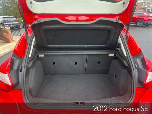 Used 2012 Ford Focus SE w/ SE Winter Pkg image 15