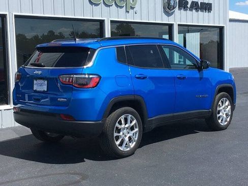 Used 2023 Jeep Compass Latitude AWD/4WD image 3