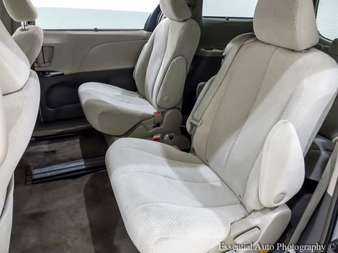 Used 2011 Toyota Sienna LE image 14