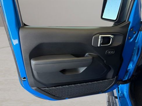 Used 2025 Jeep Wrangler Sport image 16