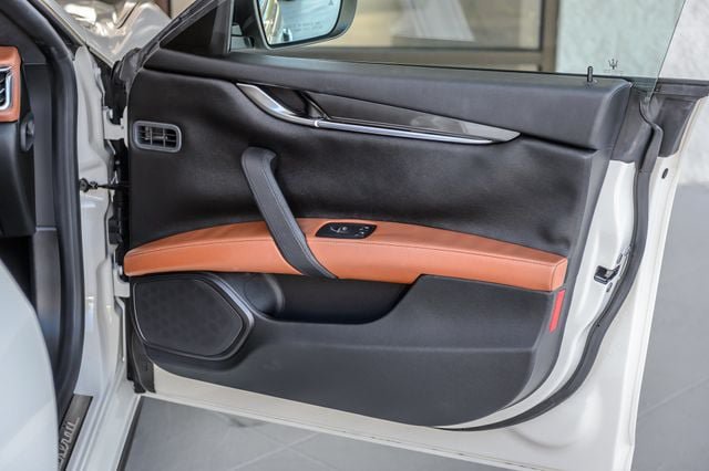 Used 2018 Maserati Ghibli RWD image 57