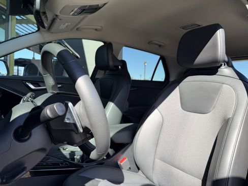 Used 2025 Kia Niro EX image 31