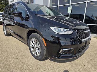 New 2026 Chrysler Pacifica Select