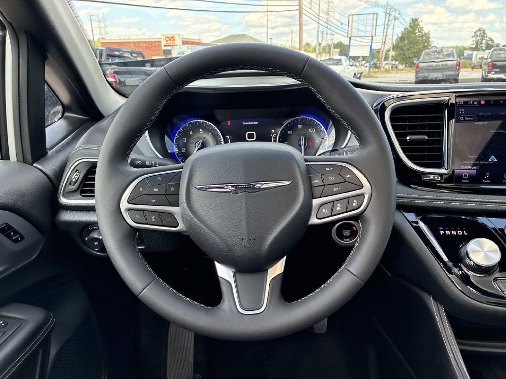 Used 2026 Chrysler Pacifica Limited FWD image 21