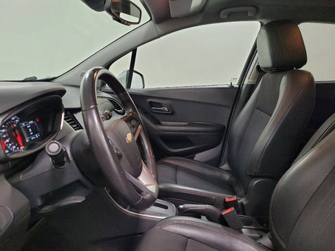 Used 2021 Chevrolet Trax LT w/ Driver Confidence Package AWD/4WD image 17