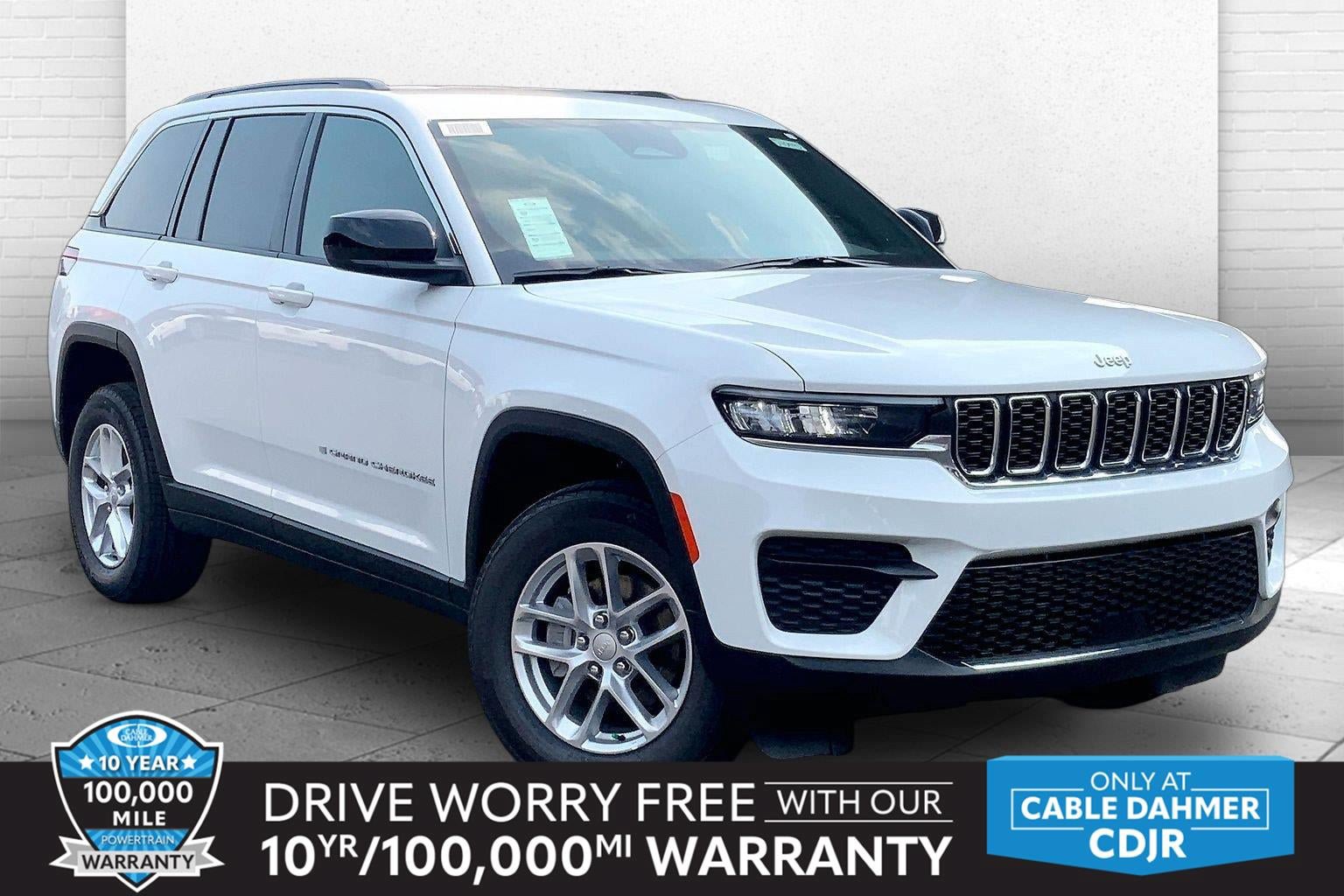New 2026 Jeep Grand Cherokee Laredo AWD/4WD image 1