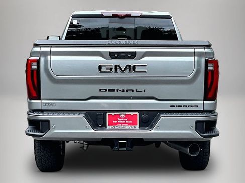 Used 2026 GMC Sierra 2500 Denali Ultimate w/ LPO, Black Badging Package AWD/4WD image 6