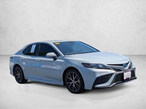 Certified 2024 Toyota Camry SE w/ Cold Weather Package FWD image 3