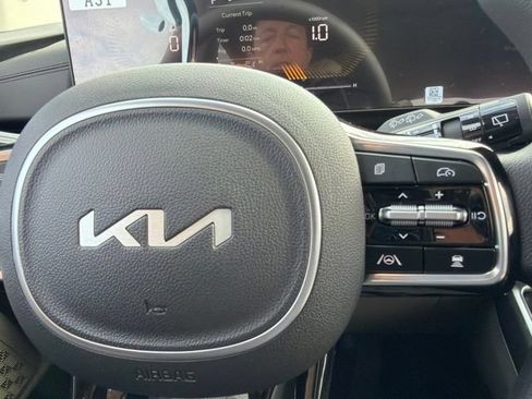 New 2026 Kia Carnival LX FWD image 23