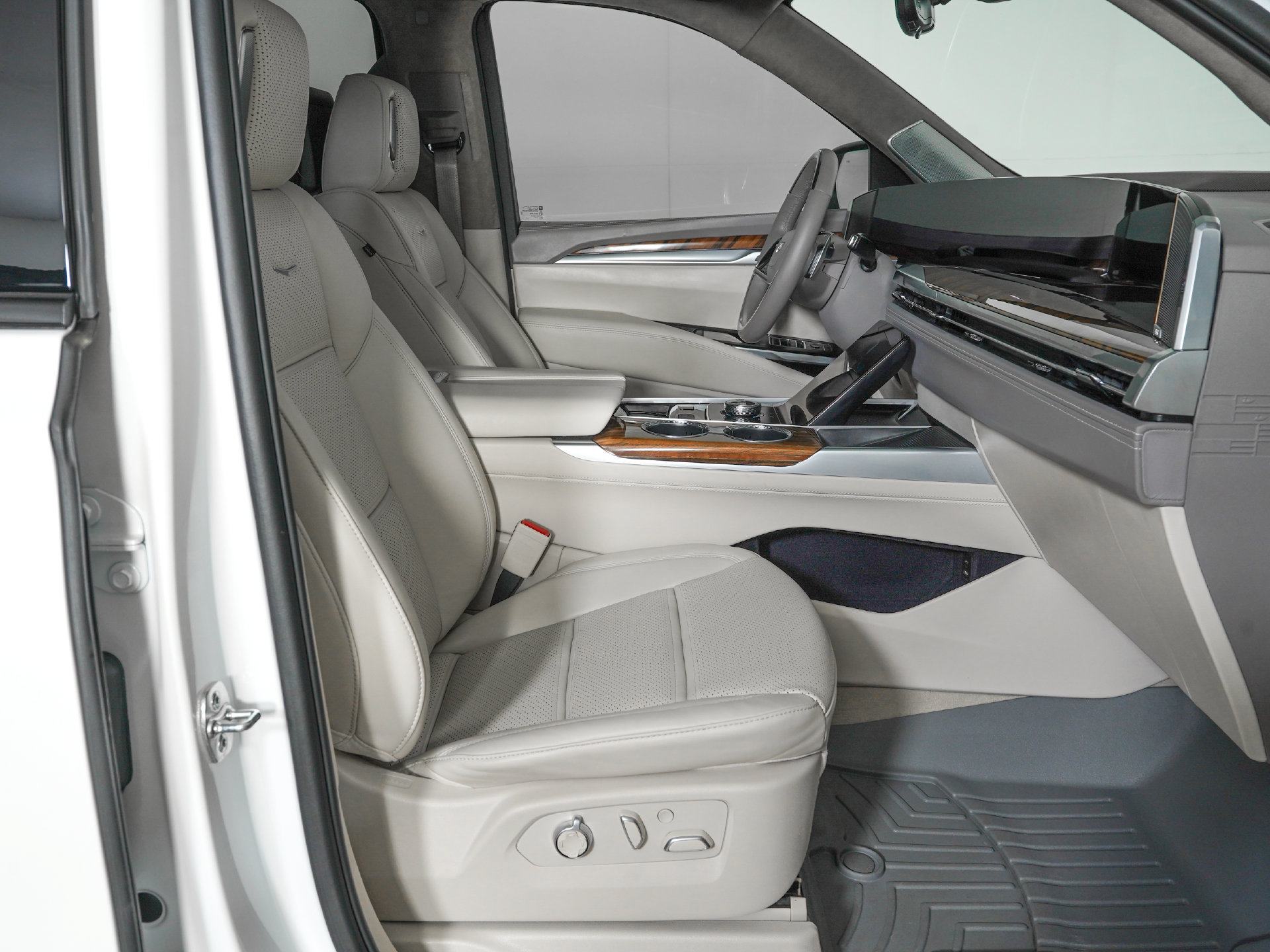 Used 2025 Cadillac Escalade ESV Sport Platinum AWD/4WD image 9