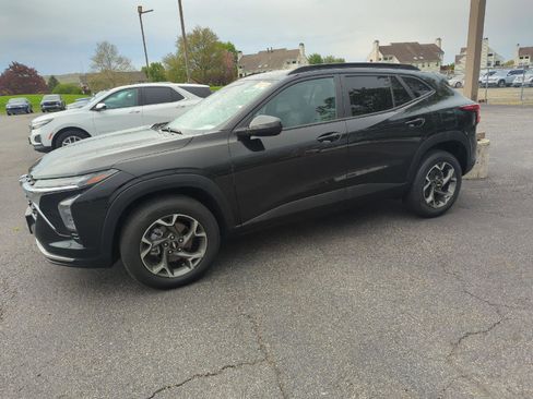 Used 2024 Chevrolet Trax LT w/ Driver Confidence Package image 3