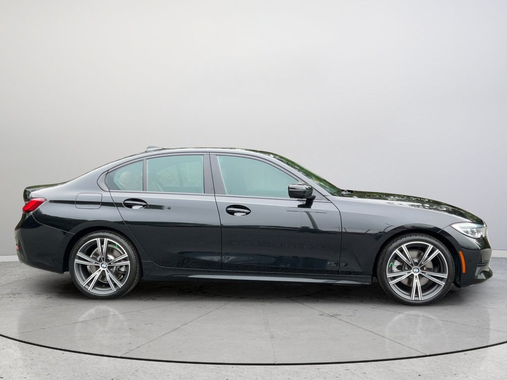 Used 2022 BMW 330i Sedan w/ Driving Assistance Package RWD image 5