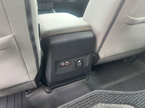 Used 2022 Nissan Frontier SV image 21