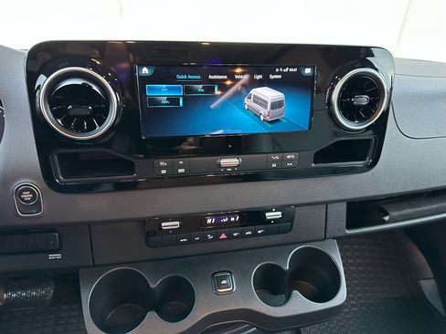 Used 2024 Mercedes-Benz Sprinter 3500 image 22