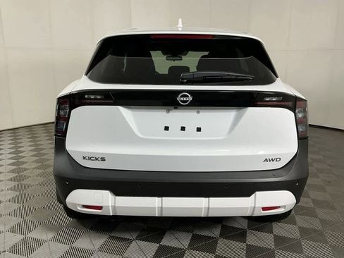 New 2025 Nissan Kicks SV image 6
