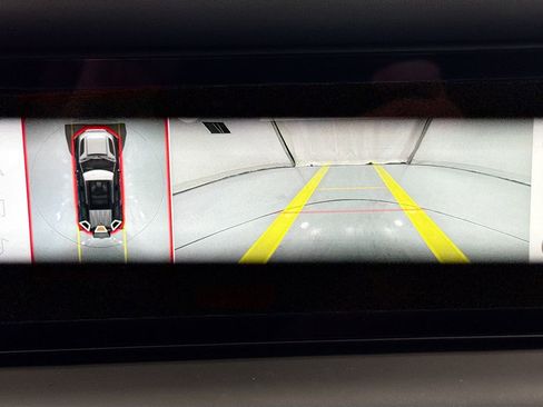 Used 2023 Land Rover Defender 110 X-Dynamic SE image 15